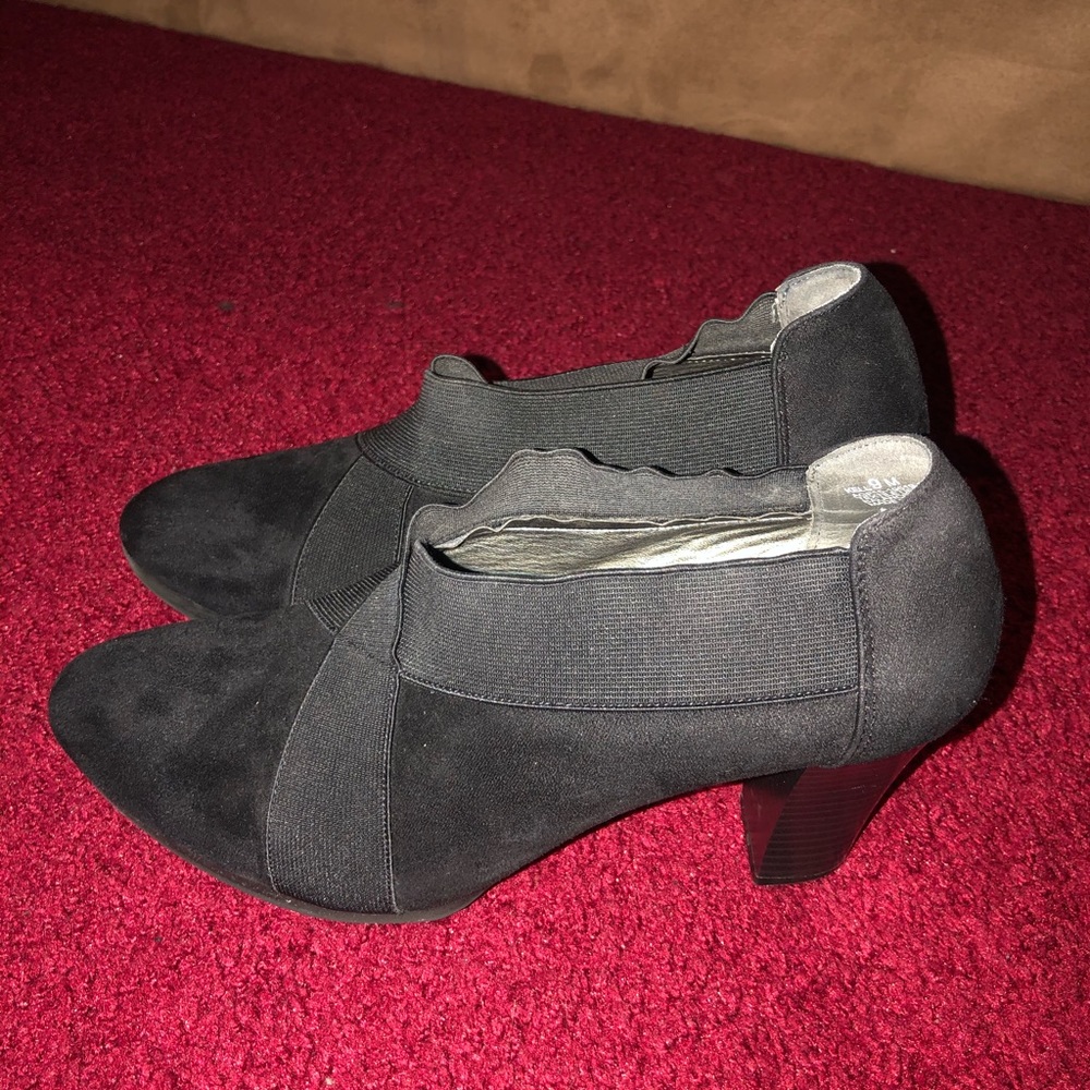 Andrew Geller suede heels